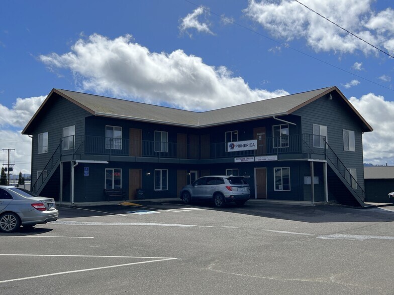 Primary Photo Of 1562 NE Vine St, Roseburg Office For Lease