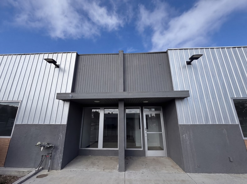Primary Photo Of 1667-1669 Cota Ave, Long Beach Service For Sale