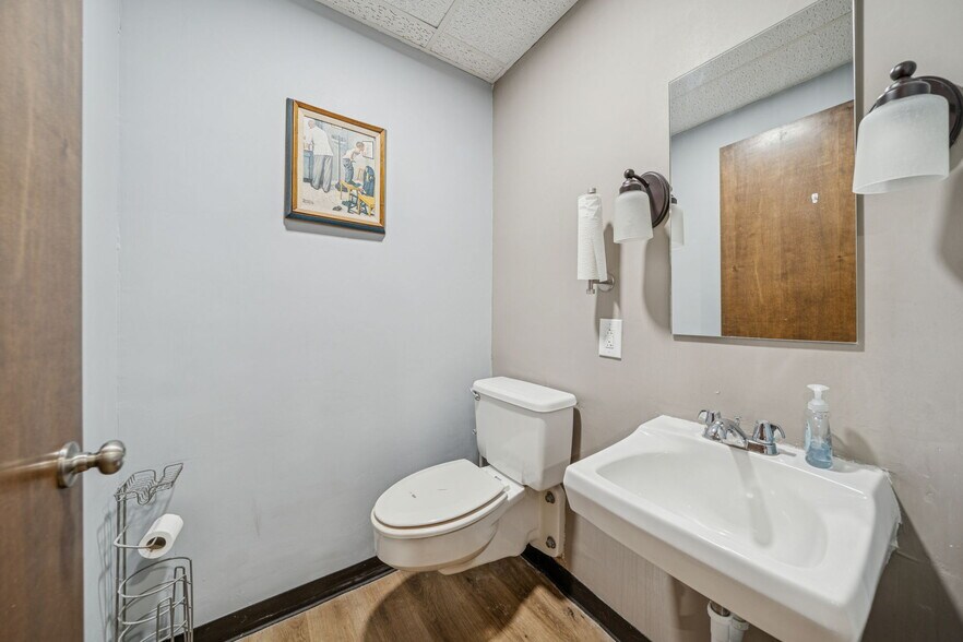 More Photos Of 985 Penn St, Brackenridge Medical For Sale
