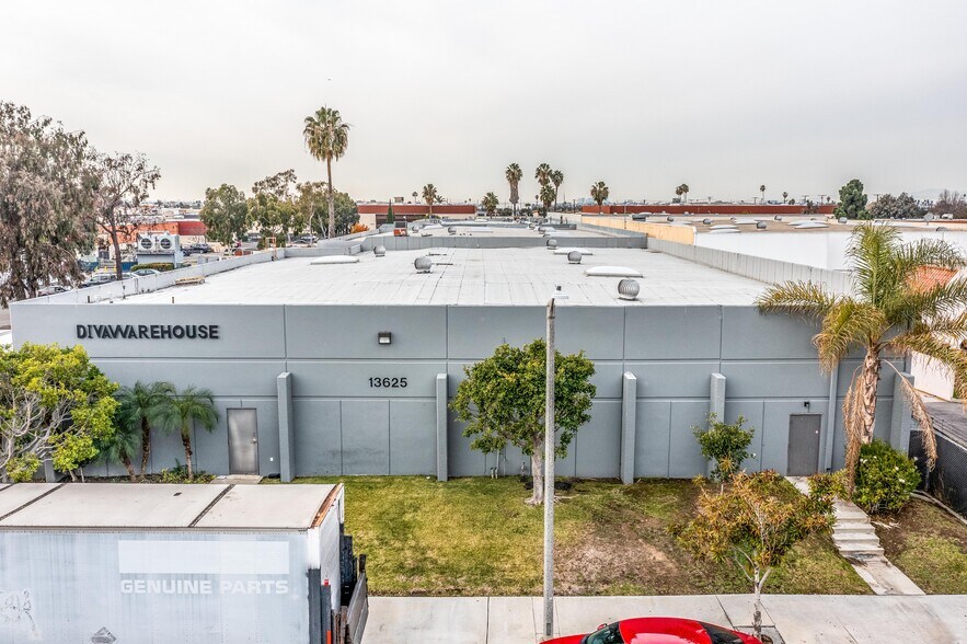 More Photos Of 13625 S Gramercy Pl, Gardena Warehouse For Lease