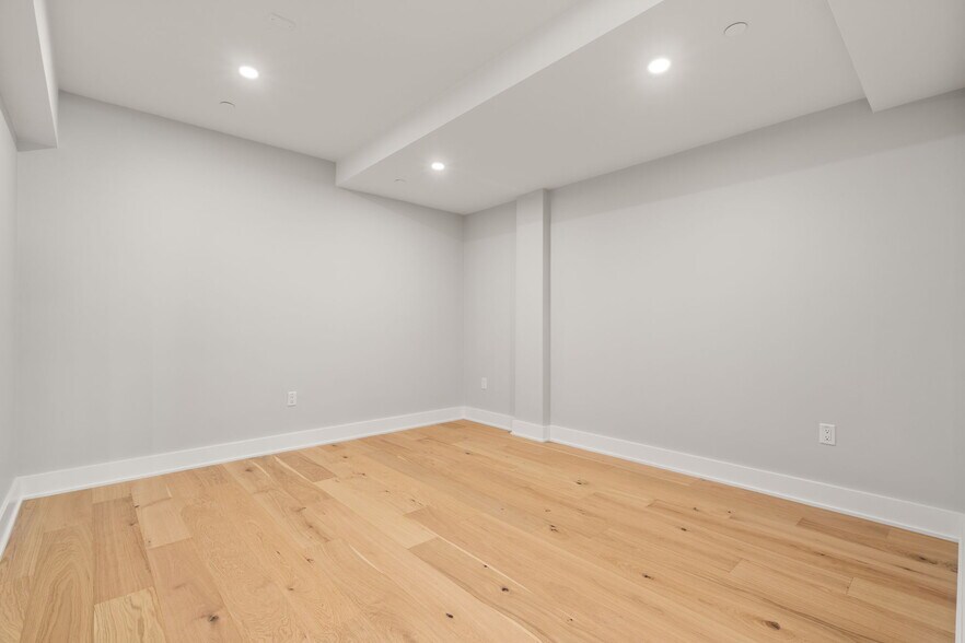 More Photos Of 228-230 Friend St, Boston Storefront Retail Office For Sale
