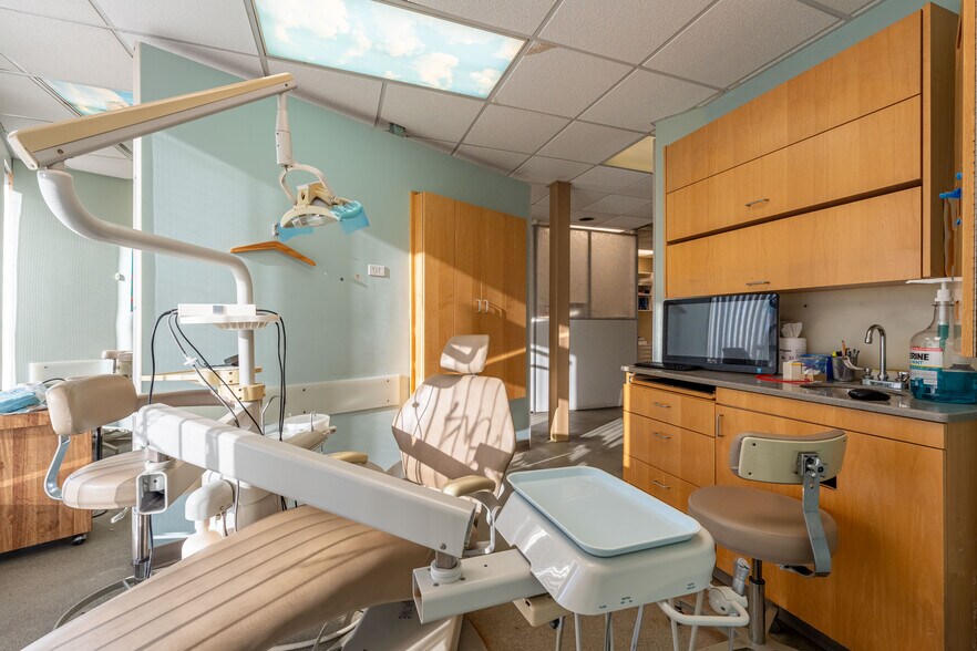 More Photos Of 875 N Milwaukee Ave, Chicago Storefront Retail Residential For Sale