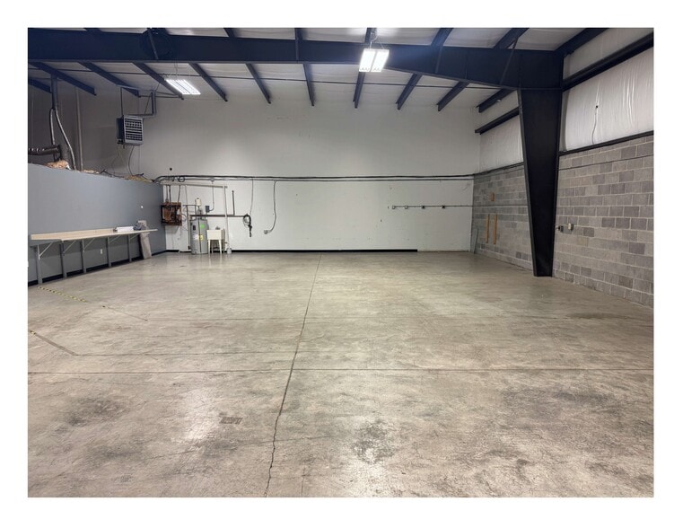 More Photos Of 2380 Fortune Dr, Lexington Flex For Lease