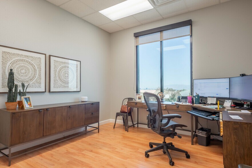 More Photos Of 2298 W Horizon Ridge Pky, Henderson Office For Lease