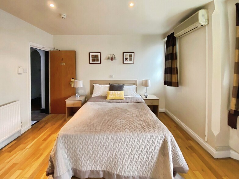 More Photos Of 144-150 Caversham Rd, Reading Hotel For Sale