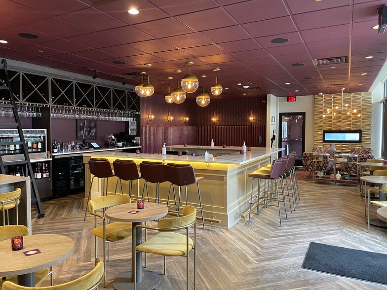 More Photos Of 35 Division Ave S, Grand Rapids Storefront For Lease