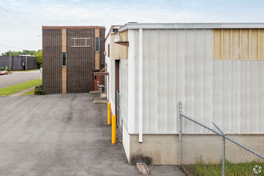 More Photos Of 3317 5th Ave S, Birmingham Warehouse For Lease