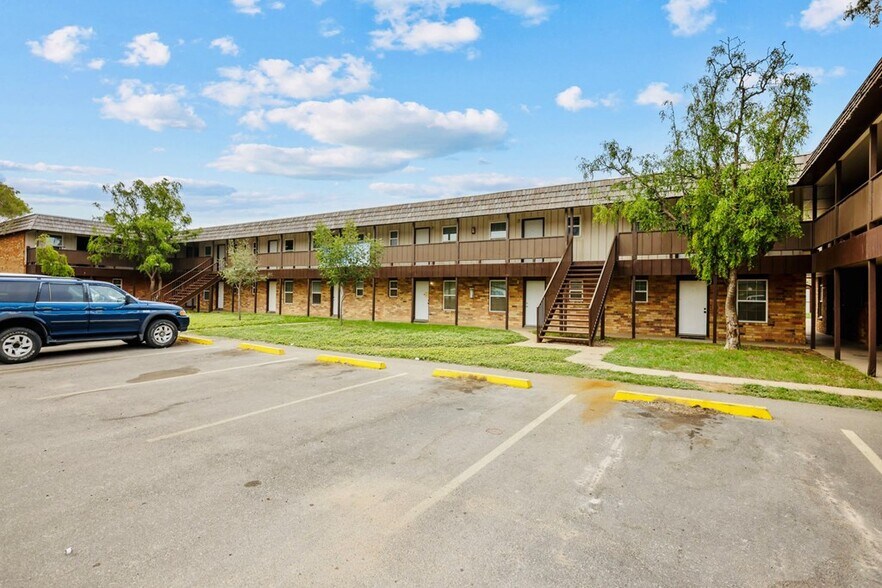 More Photos Of 1449 John Ben Shepperd Pky, Odessa Apartments For Sale