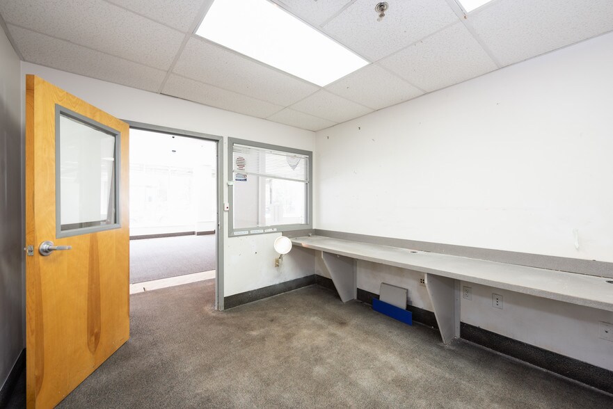 More Photos Of 341 Centre St, Jamaica Plain Freestanding For Lease