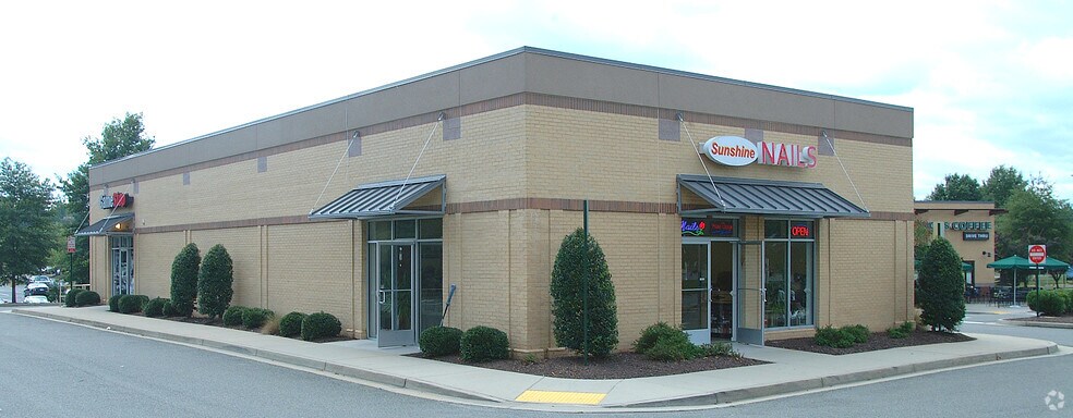 More Photos Of 8131 Brook Rd, Richmond Freestanding For Lease