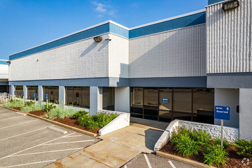 More Photos Of 6750 Miller Rd, Brecksville Flex For Lease