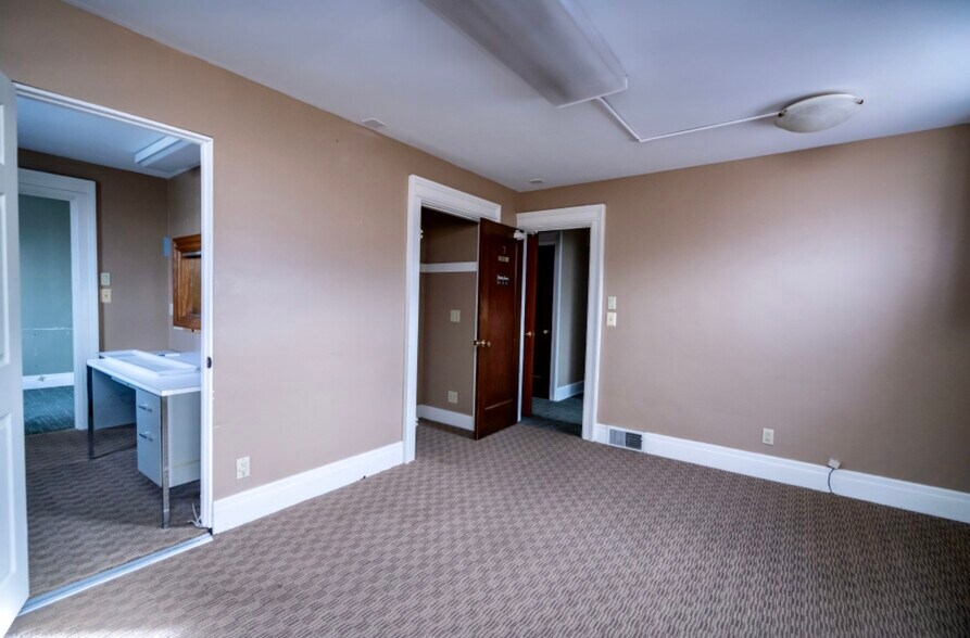 More Photos Of 3911 Main St, Buffalo Medical For Sale