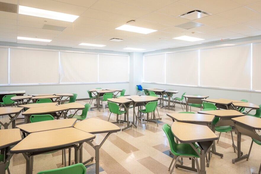 More Photos Of 2829 N Milwaukee Ave Ave, Chicago Schools For Sale