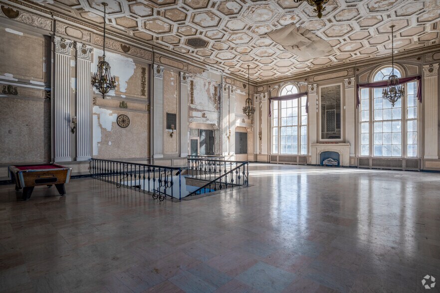 More Photos Of 400 Bagley St, Detroit Apartments For Sale