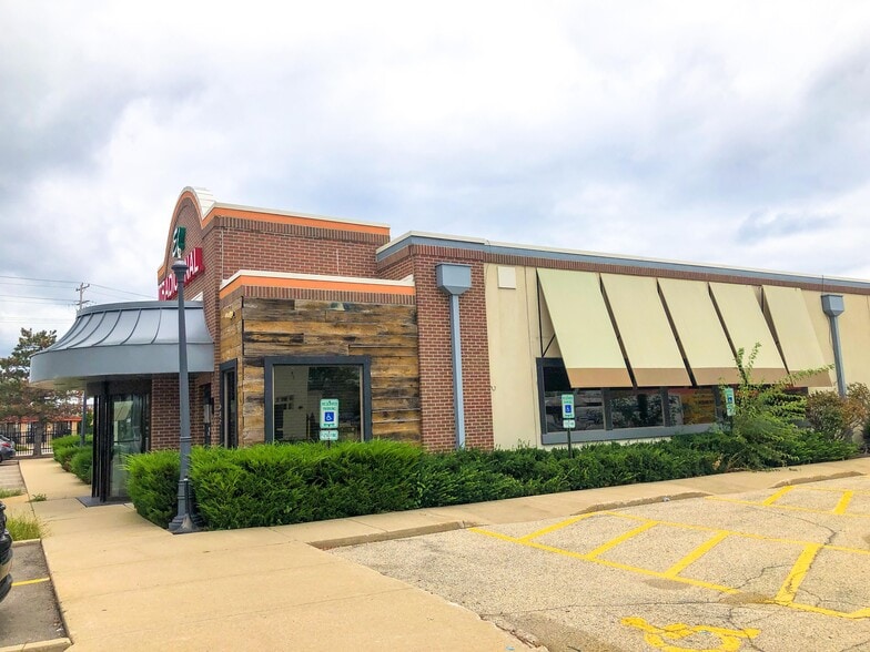 More Photos Of 649 Lake Cook Rd, Deerfield Restaurant For Lease