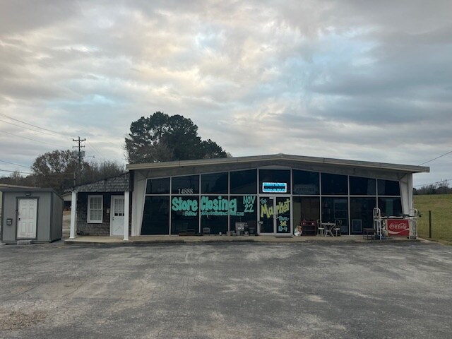 Primary Photo Of 14888 Court St, Moulton General Retail For Sale