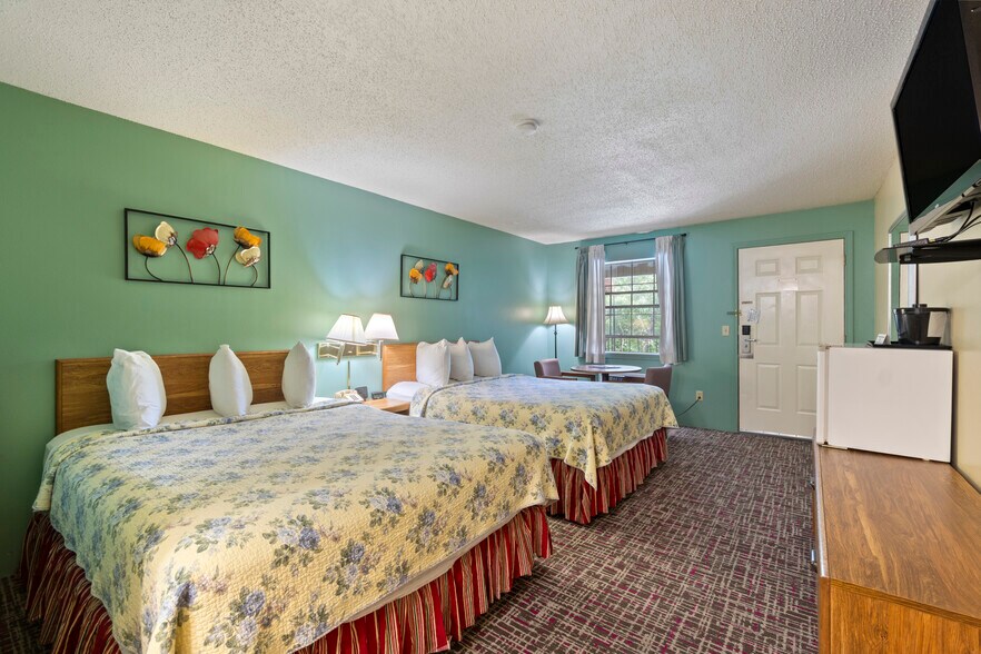 More Photos Of 3031 E Van Buren, Eureka Springs Hotel For Sale