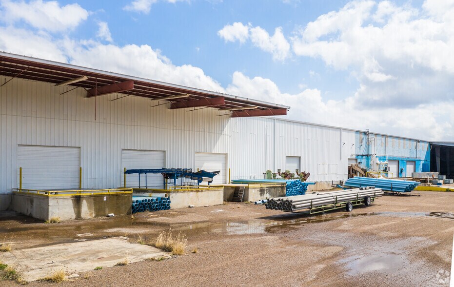 More Photos Of 2300 Vo Tech Dr, Weslaco Distribution For Lease