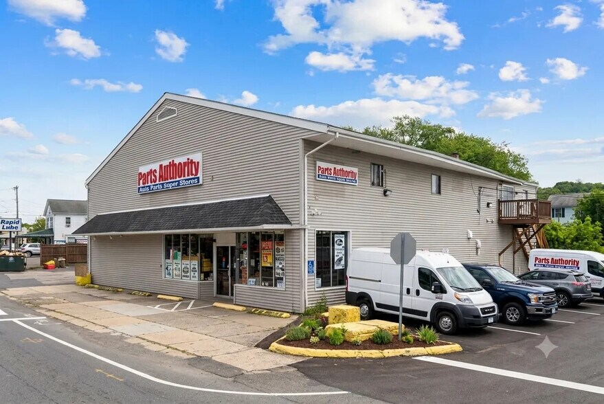More Photos Of 118-120 South St Ct, Danbury Warehouse For Sale