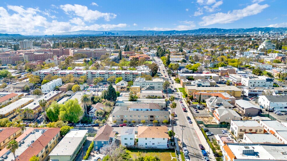 More Photos Of 648 W 30th St, Los Angeles Apartments For Sale