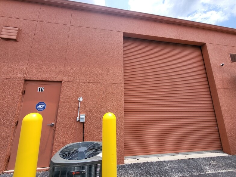 More Photos Of 5483 Lee St, Lehigh Acres Flex For Lease