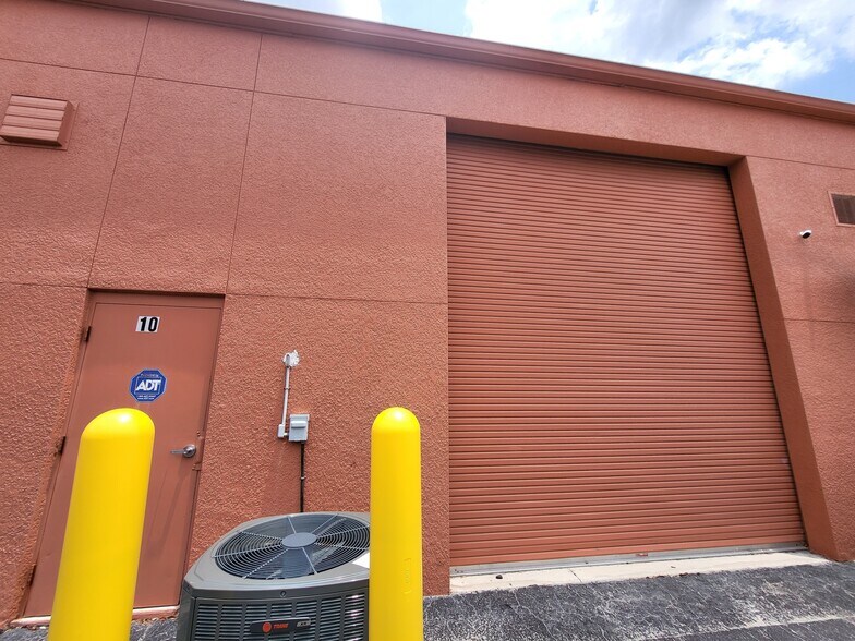 More Photos Of 5483 Lee St, Lehigh Acres Flex For Lease