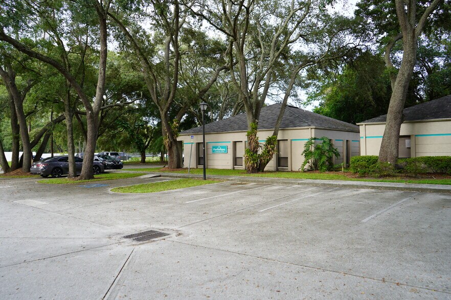 More Photos Of 330 W Bearss Ave, Tampa Medical For Lease