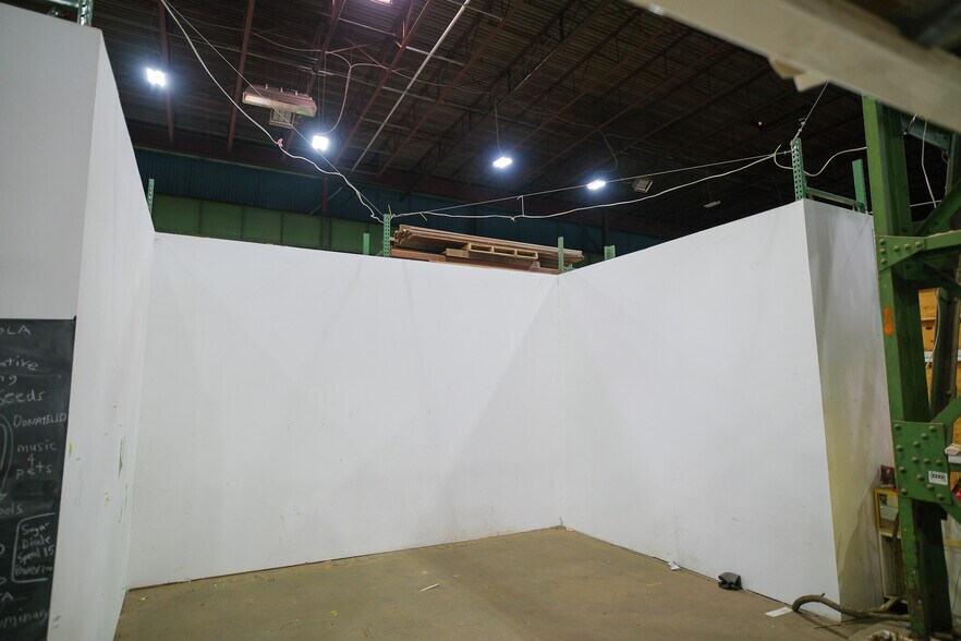 More Photos Of 205 Campus Dr, Kearny Warehouse For Lease