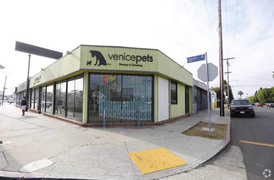 More Photos Of 2481-2489 Lincoln Blvd, Venice Freestanding For Lease