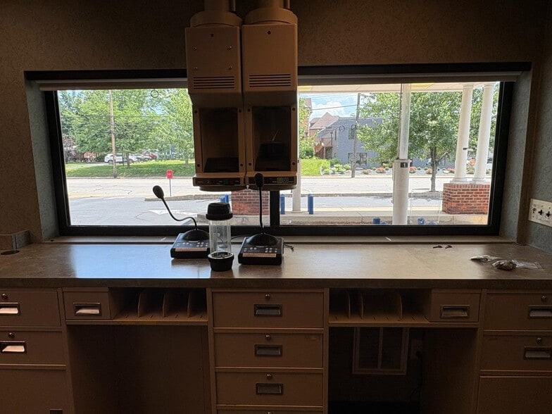 More Photos Of 998 3rd St, Beaver Office For Sale