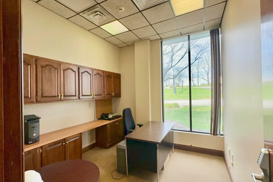 More Photos Of 1014 S Main St, Nicholasville Office For Sale