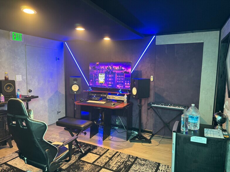 More Photos Of 3311 Barham Blvd, Los Angeles Office For Sale