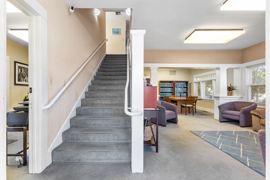 More Photos Of 700 College Ave, Santa Rosa Office For Sale