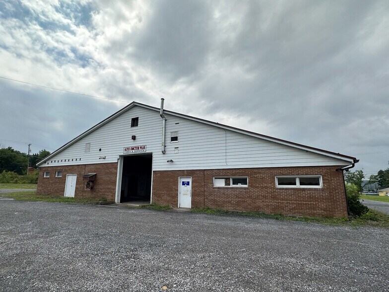 Primary Photo Of 338 Pound Ln, Duncansville Light Distribution For Lease