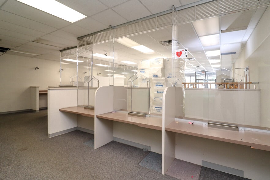 More Photos Of 30094-30120 Ford Rd, Garden City Storefront For Lease