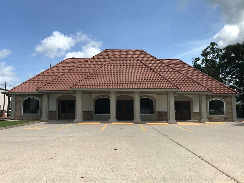 More Photos Of 1715 Northpark Dr, Kingwood Storefront For Lease