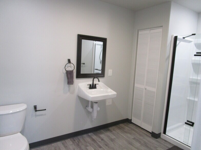 More Photos Of 365 Airlinks Dr, Garden City Industrial For Sale
