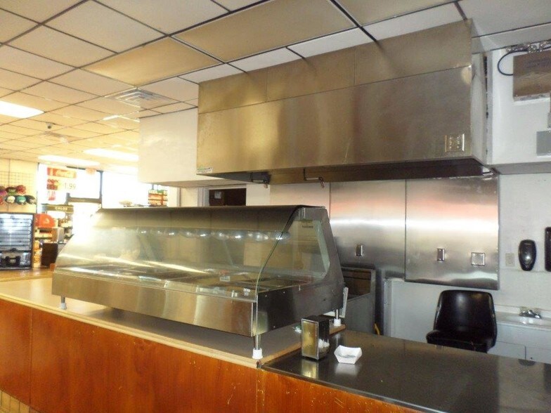 More Photos Of 1419 The Blvd, Rayne Service Station For Lease