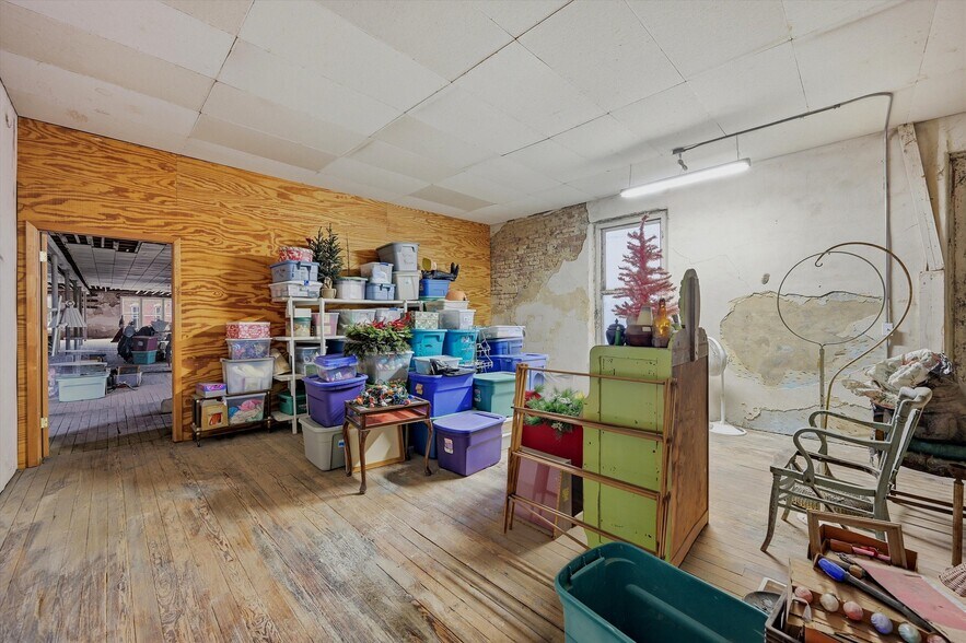 More Photos Of 321 N Main St, Bonham General Retail For Sale