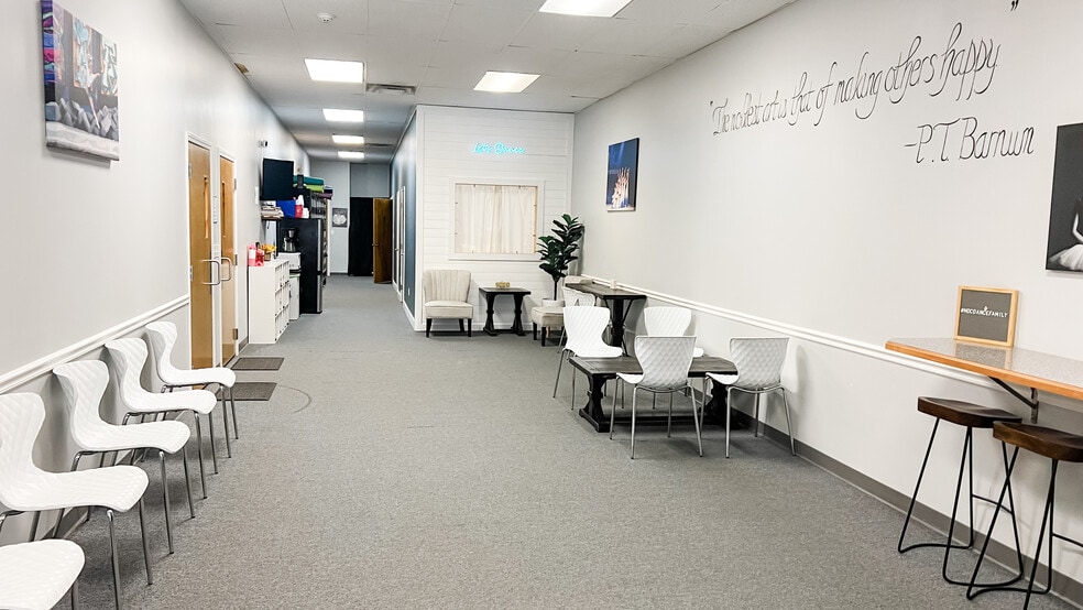 More Photos Of 1233 Roosevelt Trl, Raymond Storefront For Lease