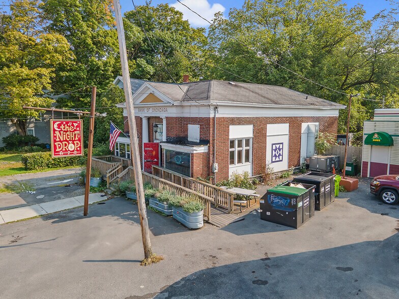 More Photos Of 363 W Seneca Tpke, Syracuse Bar For Sale