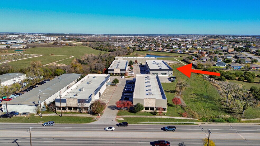More Photos Of 190 N Bagdad Rd, Leander Warehouse For Lease