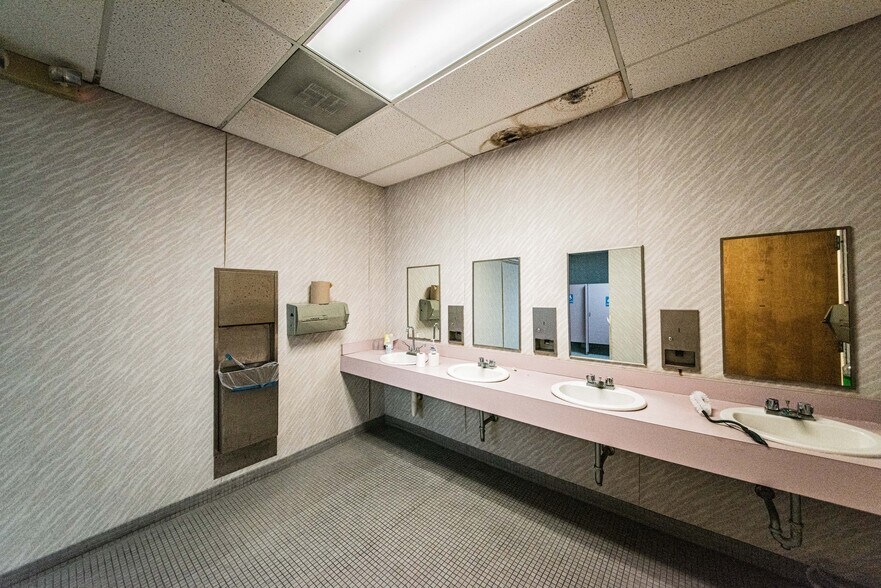 More Photos Of 3000 Irvin Cobb Dr, Paducah Warehouse For Sale