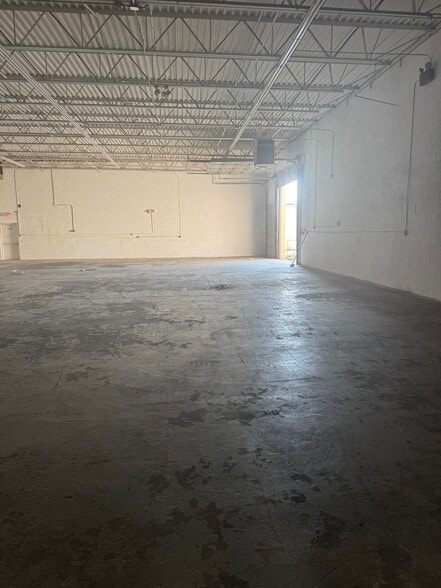 More Photos Of 48 Vincent Cir, Warminster Township Warehouse For Lease