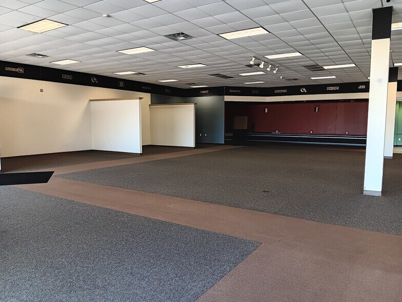 More Photos Of 9230 N Highway 6, Navasota Freestanding For Sale