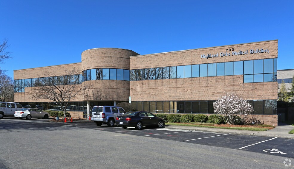 More Photos Of 730 Highland Oaks Dr, Winston-Salem Medical For Sale