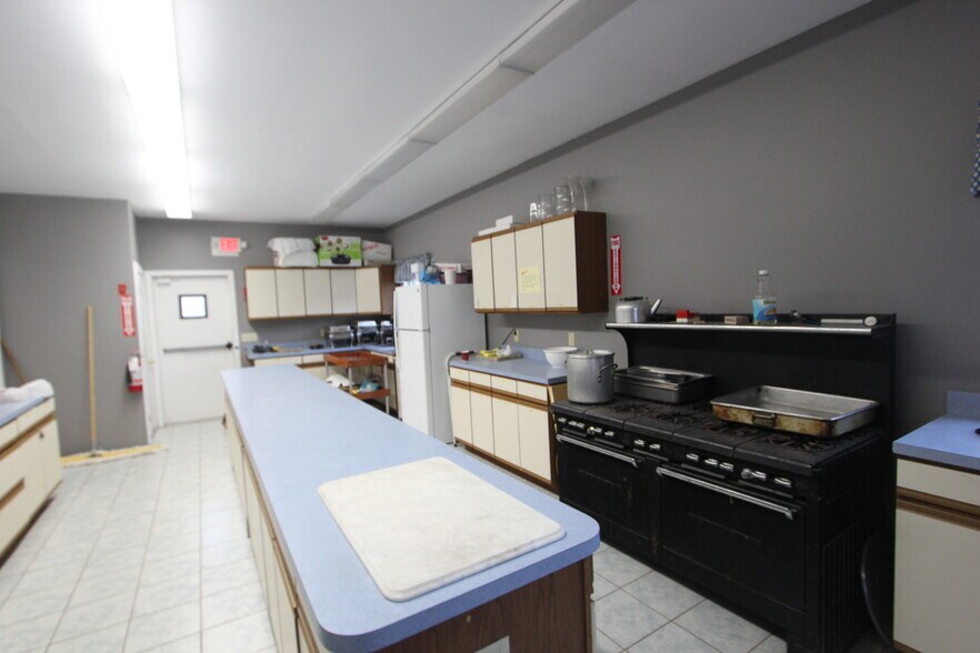 More Photos Of 8 Court St, Uxbridge Loft Creative Space For Lease