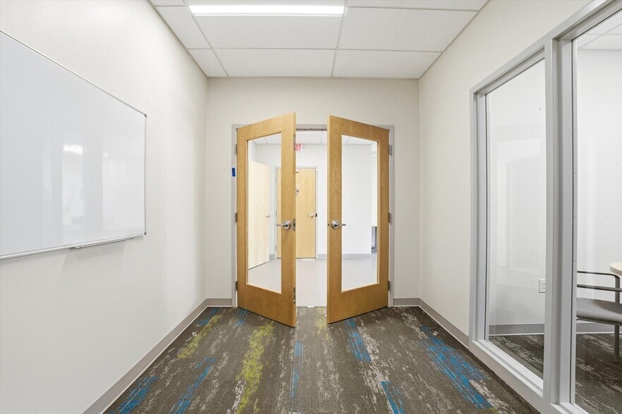 More Photos Of 15 Roszel Rd, West Windsor Office For Sale