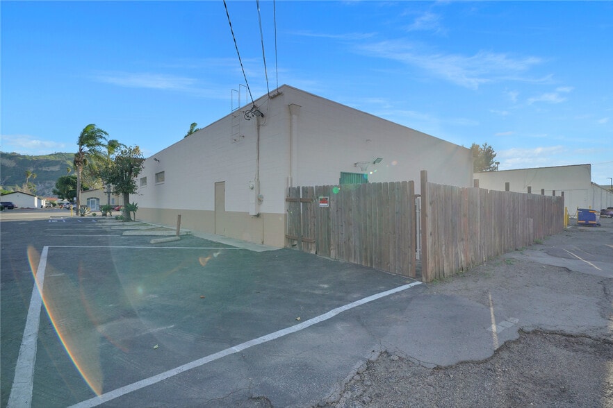 More Photos Of 233 W Harvard Blvd, Santa Paula Freestanding For Lease