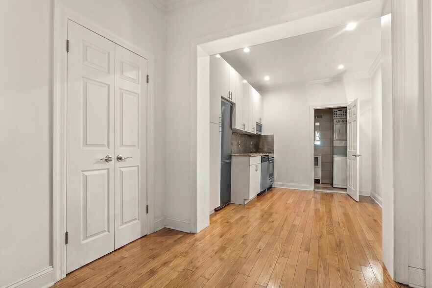 More Photos Of 216 Third Ave, New York Storefront Retail Residential For Sale